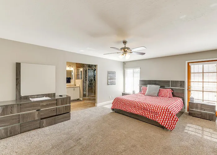 Holiday home 12 Mi To Old Town! W/ Furnished Patio